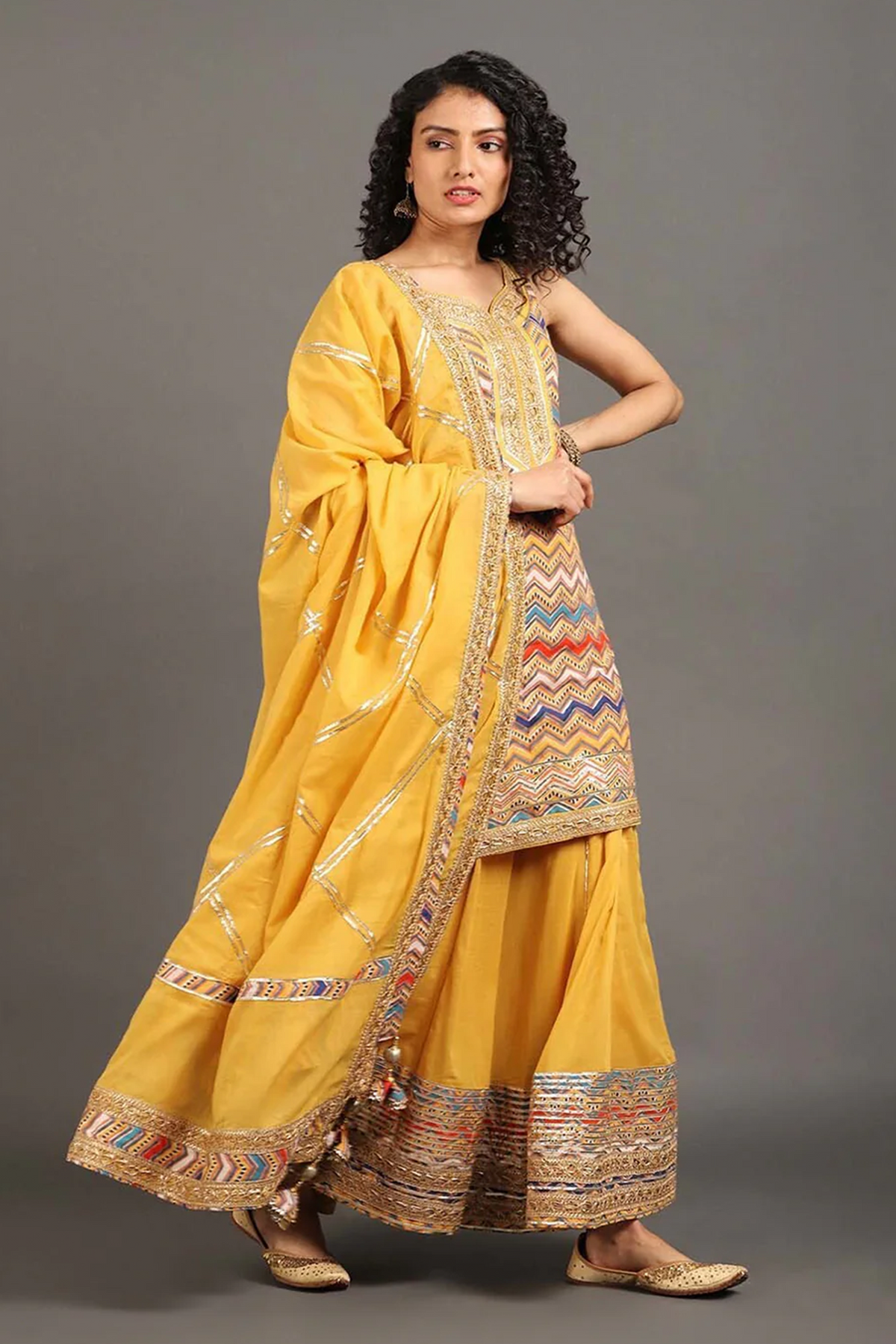 Ratna Ghagra Set